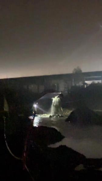 湖南洞口縣有挖機(jī)深夜挖沙？當(dāng)?shù)鼗貞?yīng) 正在核實(shí)此事