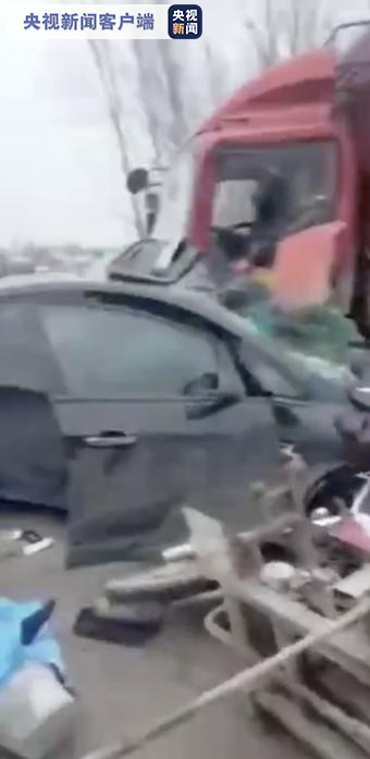 山东聊城9日上午多车相撞 已造成2人死亡