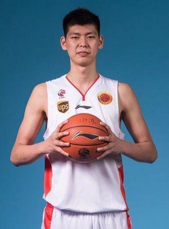 17岁赚了一百万好意思元，25岁被CBA裁人 行状篮球的泼辣真相