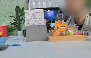 男子买车后在店家蹭饭260次