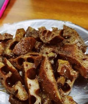 武汉小店腰子粉走红，卤藕却成爆款，客人排队只为它？
