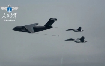 夜空穿针！新飞行员空中加油训练直接上强度