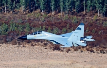 “战鹰”翱翔！直击海军航空大学某团飞行训练