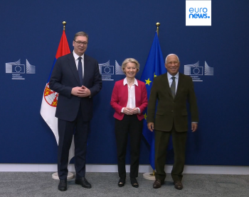 武契奇与冯德莱恩低语被意外录下 莫斯科消息引猜测