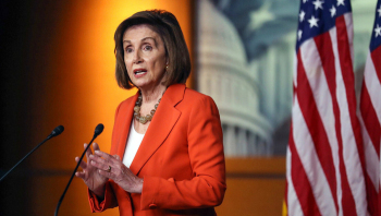 佩洛西：民主党明年将夺回美国众议院 力挺杰弗里斯成新议长