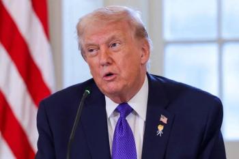 特朗普回应鲍威尔被查 否认与传票有关