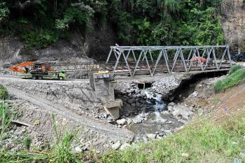 印尼洪灾和山体滑坡已致1200人死亡 失踪人数达143人