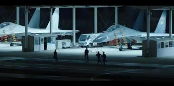 “海空雄鹰”再现空中拼刺刀 极限对决展现硬脊梁