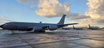 美军约20架加油机抵以机场 美持续增兵中东