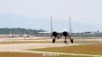 空军战机接续升空展开训练 检验全天候作战能力