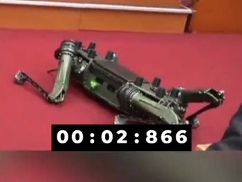 台湾新款机器狗被踹倒要7秒起身被嘲