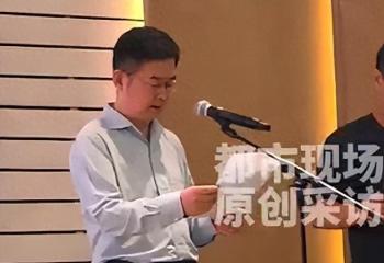 高一学生现场捐赠侵华日军罪证 年轻一代坚守正义与和平
