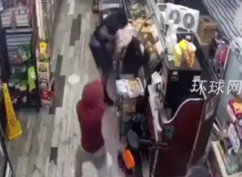 美国假释男子短时间抢两店杀2人 随后翻遍了收银机取出大把现金后逃走