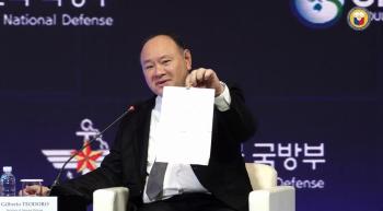 菲防长借纸条大做文章 当众挑衅中国 南海争议再起波澜