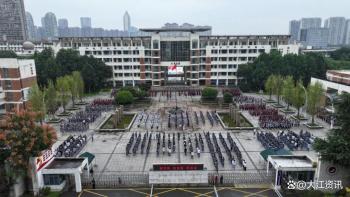 防空警报响起上千师生集体默哀 铭记历史勿忘国耻