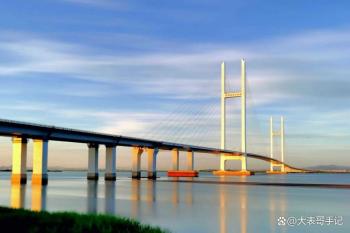 中朝新鸭绿江大桥现场画面 12年终通车背后的故事