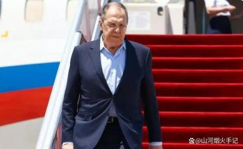 绕过不友好国家 俄外长穿休闲装抵美 漫长飞行的政治隐喻