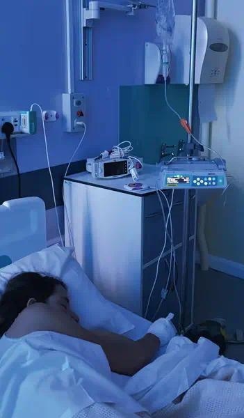 上级医生误诊，无人敢反驳，13 岁女孩死在这所顶级医院