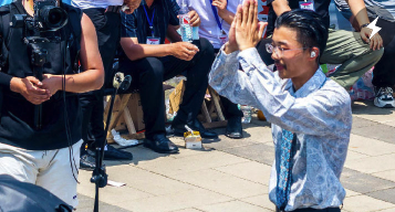 郭有才草根逆袭千万级网红后， 也会有“流量张惶”