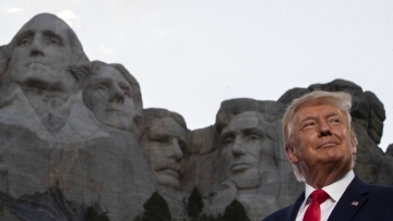 SD governor gave Trump bust with face on Mount Rushmore