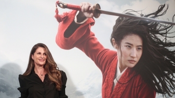 "Mulan" director writes "love letter to China" in cross-cultural journey