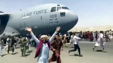 Pentagon investigating Afghan airport deaths