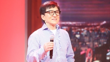 成龙等香港艺人发声“我是护旗手” Jackie Chan leads HK artists' guarding efforts for China's national flag