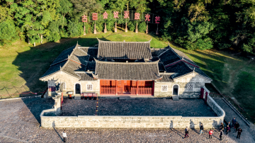 古田会议纪念馆保存着一张红军指战员1928年使用的包袱布，有何特别？