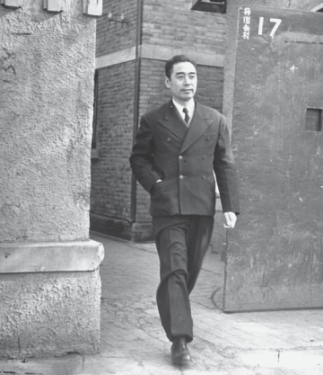 国共和谈彻底破裂，周恩来赠送给司徒雷登一个五彩瓷瓶有什么寓意？