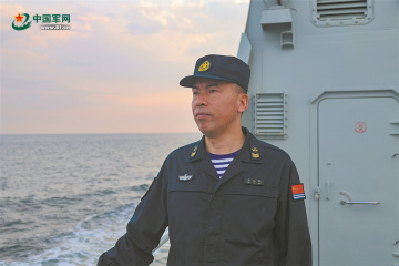 不舍说再见，老兵军旅随贵阳舰最后一次远航