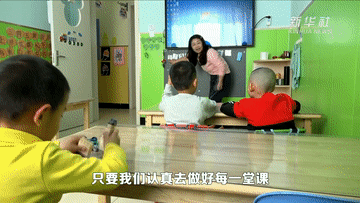 代表委员“开箱”记｜我把自闭症儿童的画带到北京