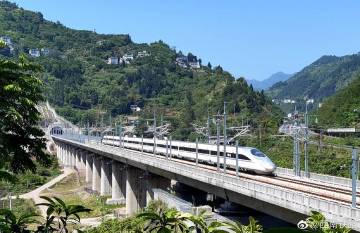 郑渝高铁万州北至巫山段开始运行试验