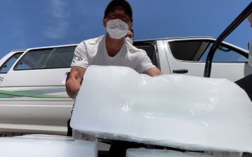 视频｜东城“大白”用上冰块解暑