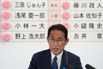 日本首相多名身边人染疫