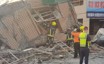 台湾花莲地震致一栋建筑物倒塌 2人已无呼吸心跳