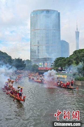 端午当天广州猎德龙船招景 传统盛况引人潮