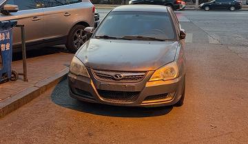 女子剐蹭无牌车后报警寻主牵出案中案 意外助失主寻回车辆