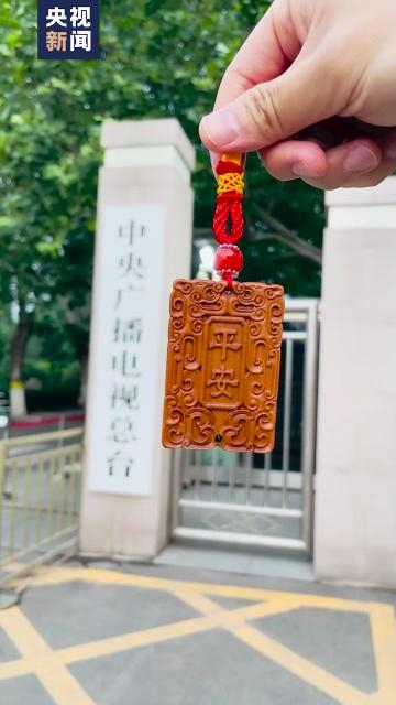 神23發(fā)射塔旁的“樹堅(jiān)強(qiáng)”亮了 見證航天夢(mèng)