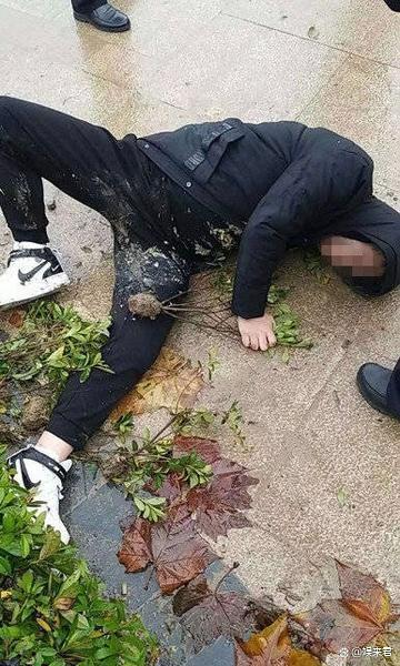 男子酒后溺水3名桨板爱好者施救 朋友袖手旁观引争议
