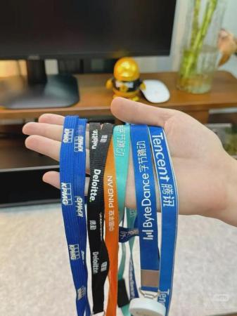 在大厂等“死”的中年人