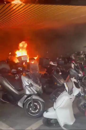 重慶一停電動(dòng)車區(qū)域著火 無人員傷亡 電動(dòng)車自燃引發(fā)關(guān)注