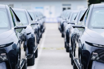 理想加价，小米降价，四月新车又有好戏看了