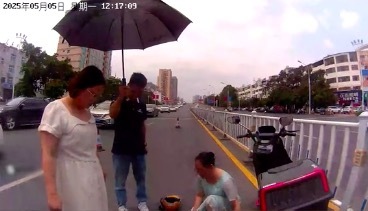外賣小哥倒地昏迷 現(xiàn)場(chǎng)上演10分鐘生命接力