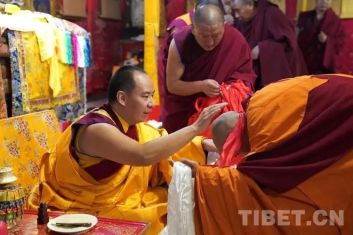 班禅首次为扎什伦布寺僧人授戒