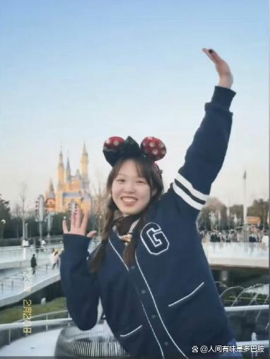 女孩离职边旅行边做零工 路上偶遇张艺兴