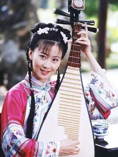 摄影师为女星拍裸体照用800盒胶卷 常在大自然中拍摄