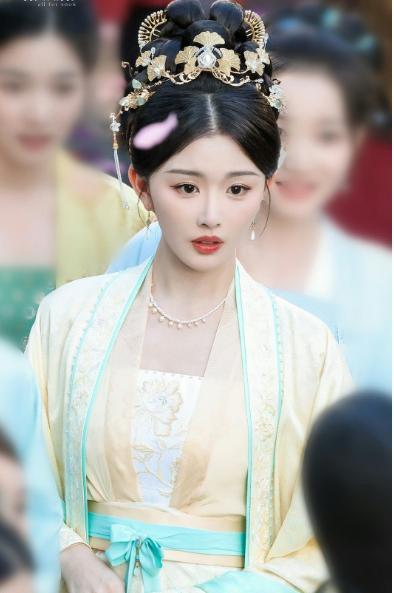 《榜上佳婿》卢昱晓仪态成焦点