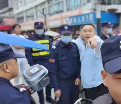 “敢再拍摄，让你躺着出龙华”！这个嚣张的办公室主任，被免职！
