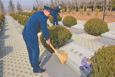 认亲69位无名烈士——北部战区空军某部官兵接力为无名烈士守墓