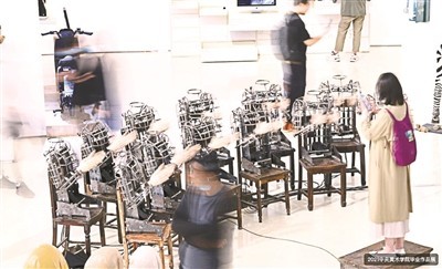 刘畅 《合唱团》 造型学院雕塑系 装置